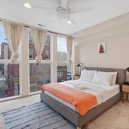 Bright 1Br With Large Windows In Old City